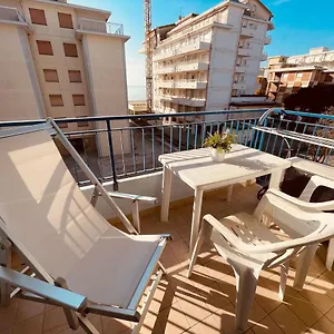 App4rent Saturno 4 - Family Apartment, Wifi, Parking Apartman